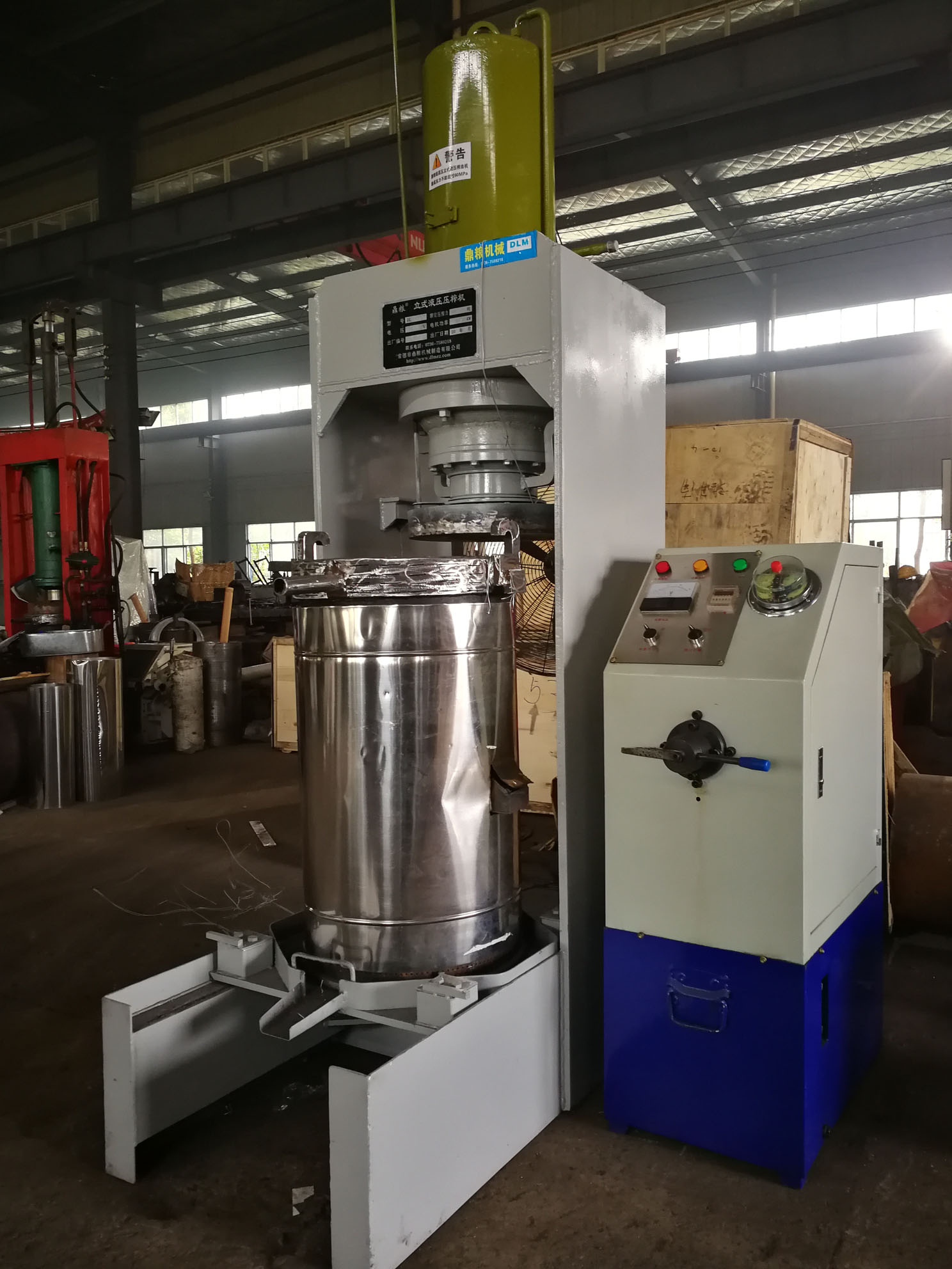 不銹鋼超高壓立式液壓壓榨機，果汁壓榨機，果渣壓榨機，藥材壓榨，油渣處理，白土壓榨